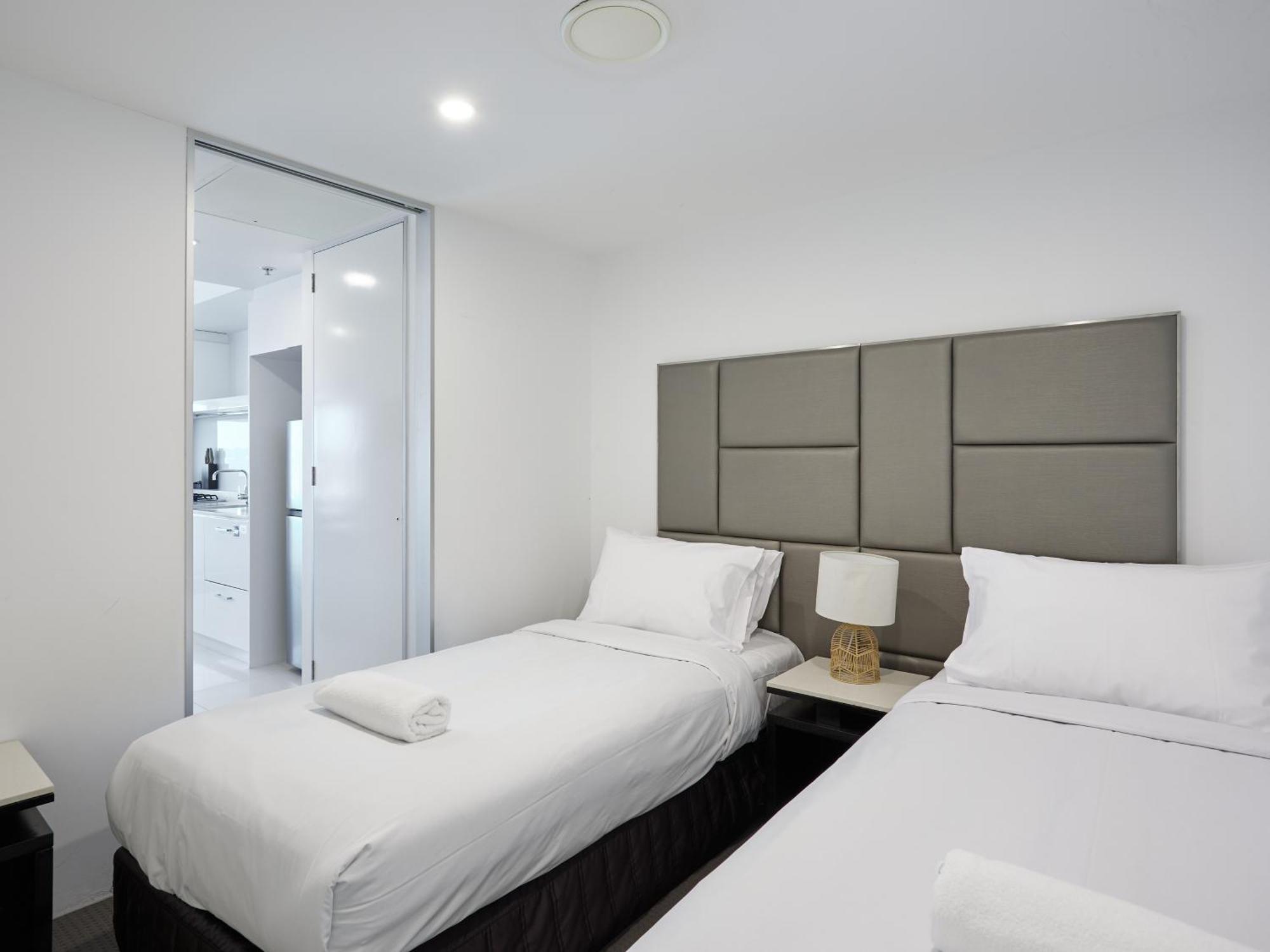 Serain Residences On 9 Hamilton Avenue Голд-Кост Экстерьер фото